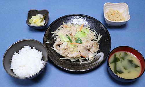 豚バラ肉と野菜炒め定食写真